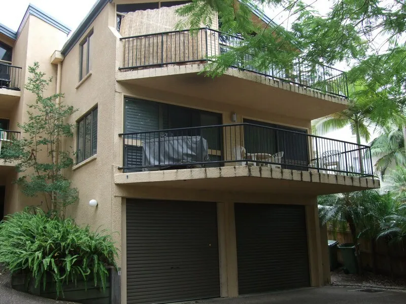 NOOSA HILL TOWNHOUSE