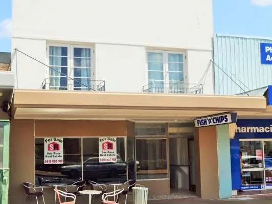 ---COMMERCIAL RESIDENTIAL COMPLEX 108 BRADLEY STREET, GUYRA NSW---