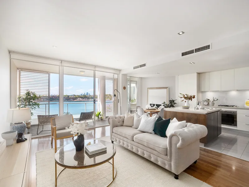 Harbourfront Residence with Views and Style in 'Reflections'