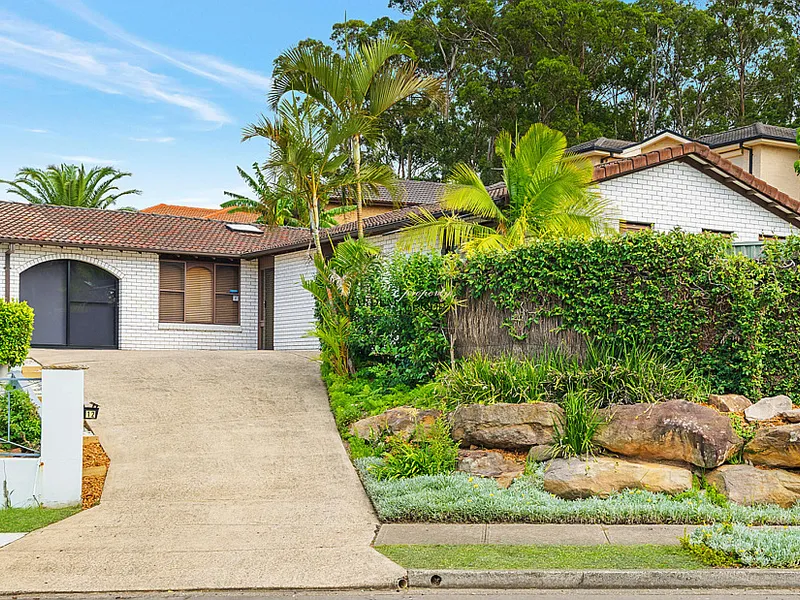 Opportunity Awaits With Parents Retreat Plus Pool !!