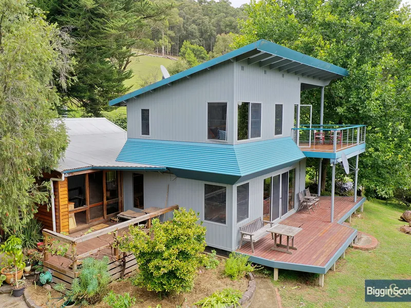 An Idyllic Rural Lifestyle on The Banks of Latrobe River