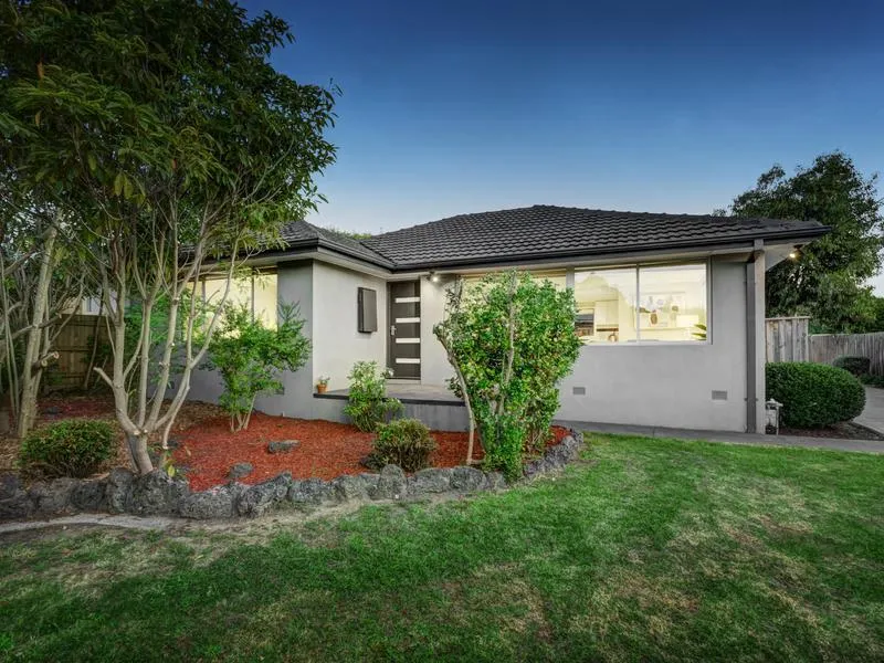 Beautiful, single level style, walk to McAdam Square
