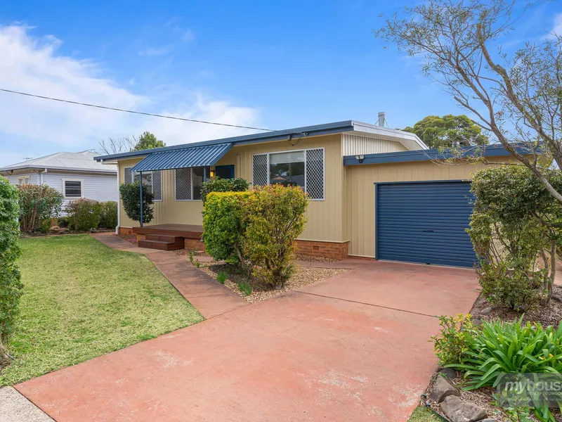 Renovated Family Home with Studio/Guest Bedroom!!