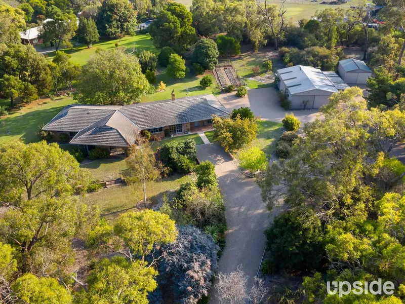 2.5 Acres Of Pure Bliss!