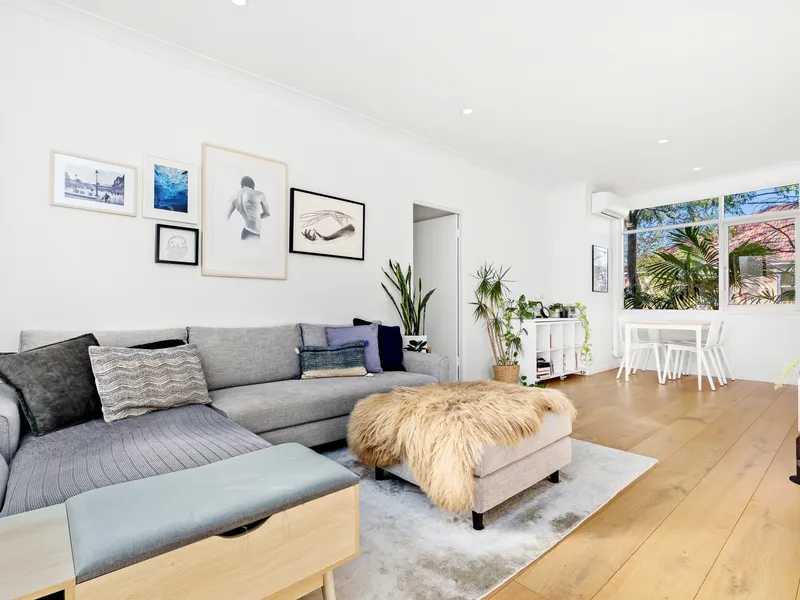 Renovated 2 Bedroom Apartment with Convenient Location