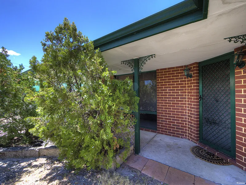 New Flooring, Carpets and Painted Throughout - Move In As Soon As You Like