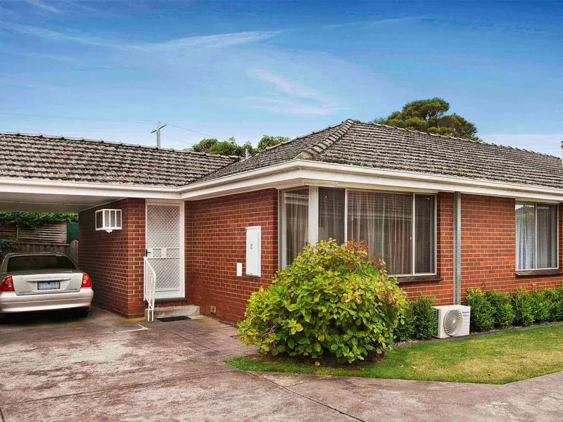 Gentle Breezes in a sensational location