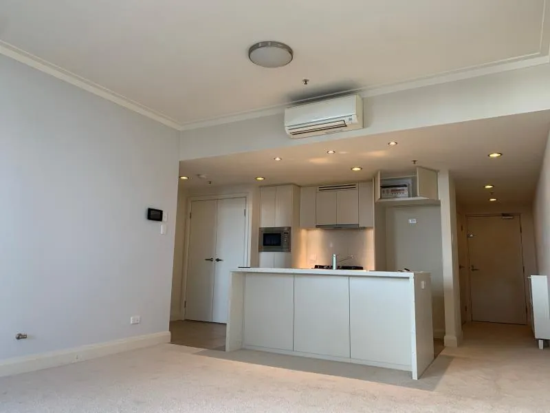 Stunning water view 1 bedroom apartment for lease!