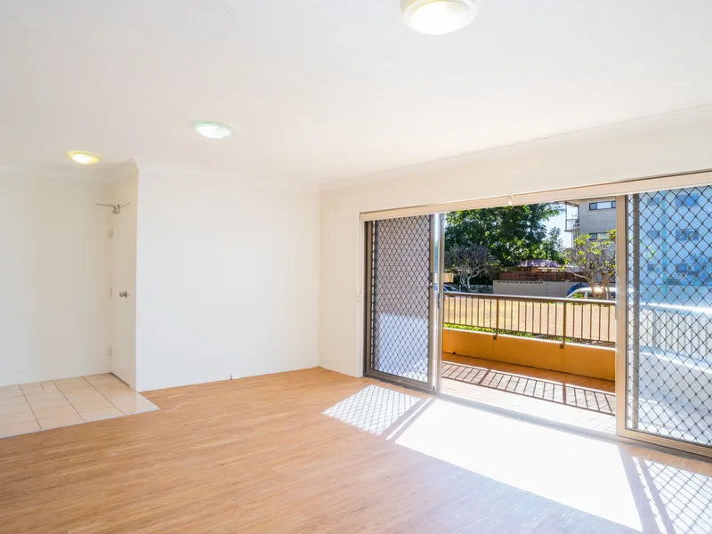 Ideal Two Bedroom Unit In The Heart Of Chevron Island