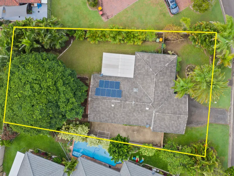 Renovator on a Huge 906msq block