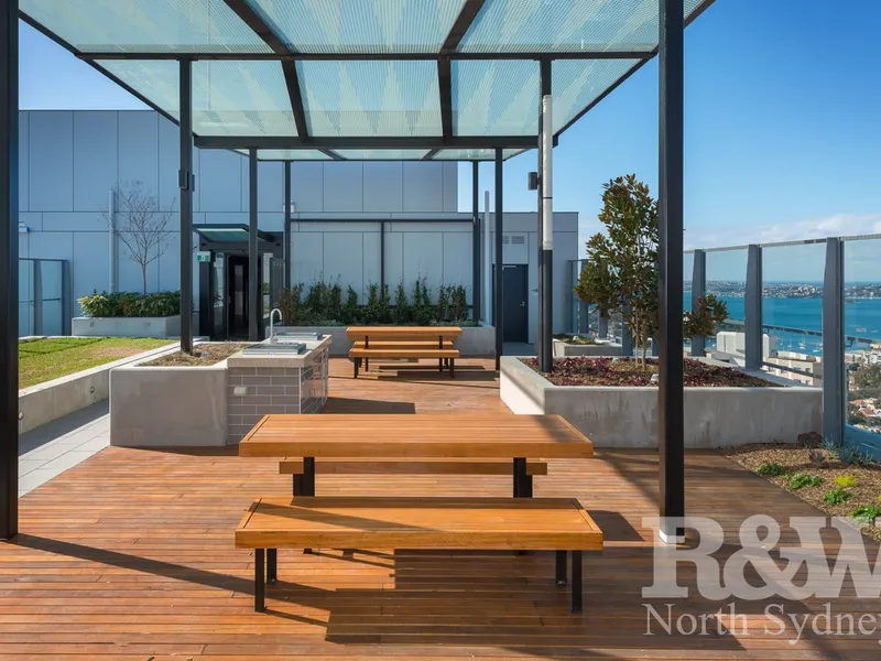 LUXURY 1 BEDROOM APARTMENT  