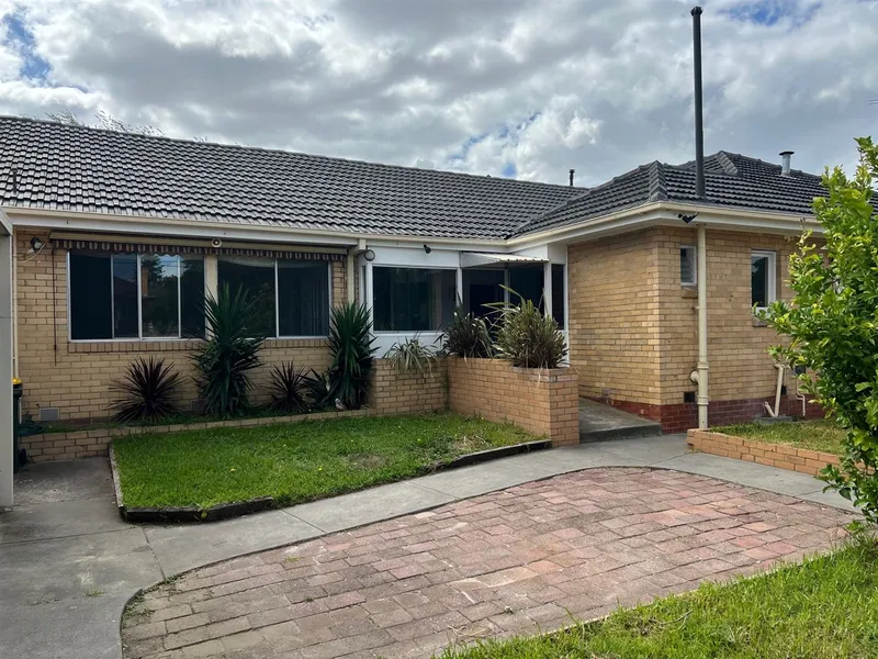 Spacious and well positioned home in Bentleigh east
