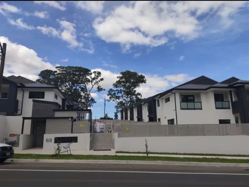 Nearly New 4 bedroom Townhouse (Within Carlingford West Catchment)