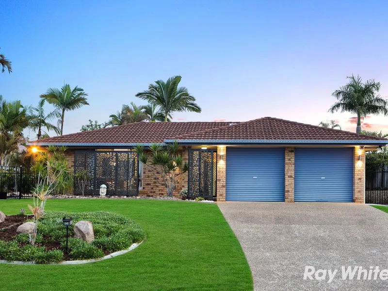 RESORT STYLE LIVING IN PRIME LIFESTYLE POCKET!!