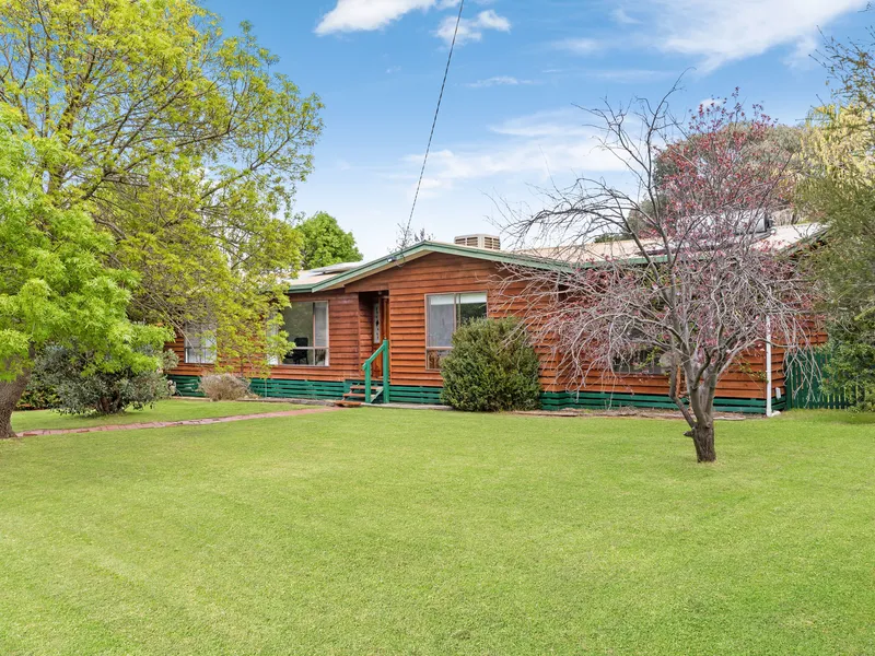 WELL MAINTAINED HOME ON LARGE ALLOTMENT IN QUIET LOCATION