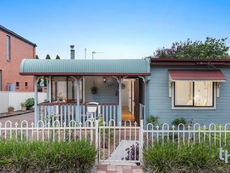 Cottage-Style Comfort 100m from the Village Heart