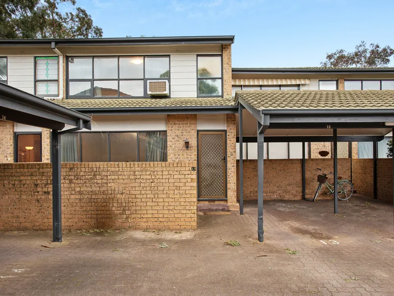 GREAT INVESTMENT ~ SPACIOUS UNIT AVAILABLE IN PRIME LOCATION!