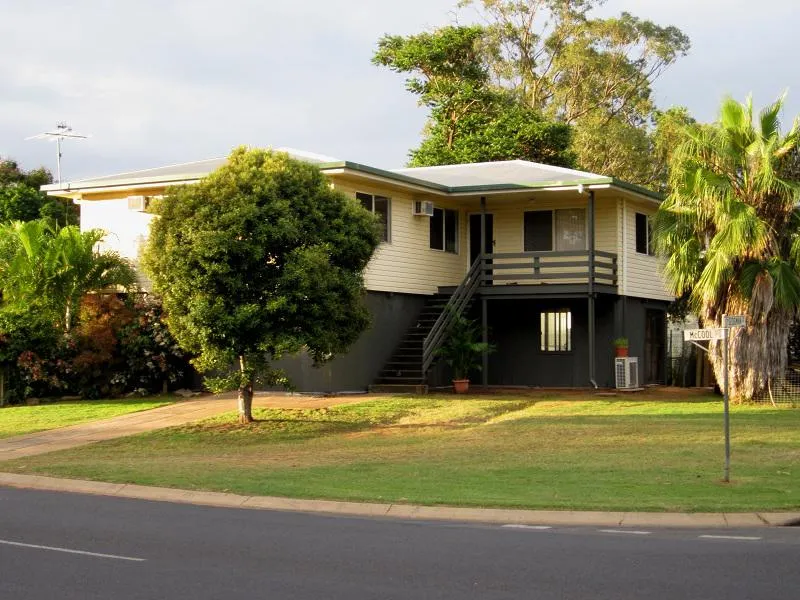 Large Family Home With Swimming Pool 