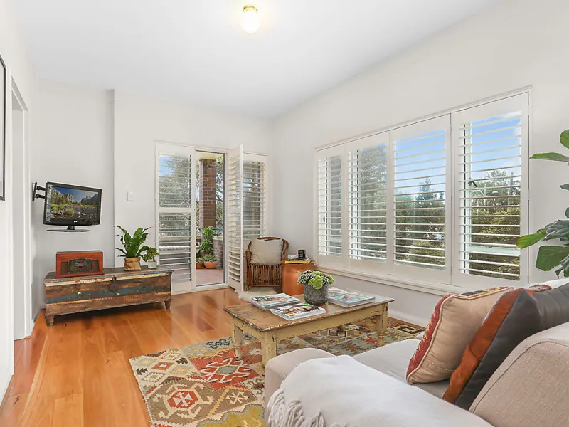 Two Bedroom Apartment Just Moments Away From Centennial Park