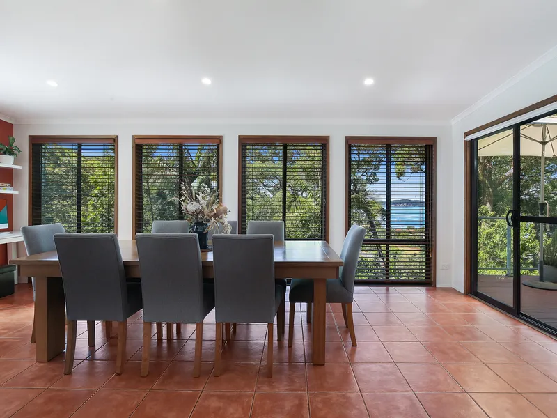 Leafy Coastal Oasis Overlooking the Brisbane Waters