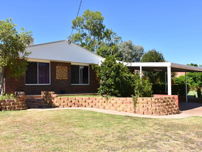 LARGE MODERN BRICK HOME IN NORTH MOREE