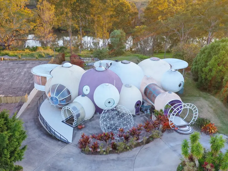 THE BUBBLE HOUSE