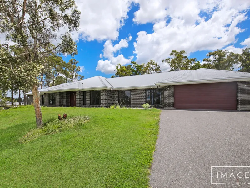 Executive Living With Huge Block !