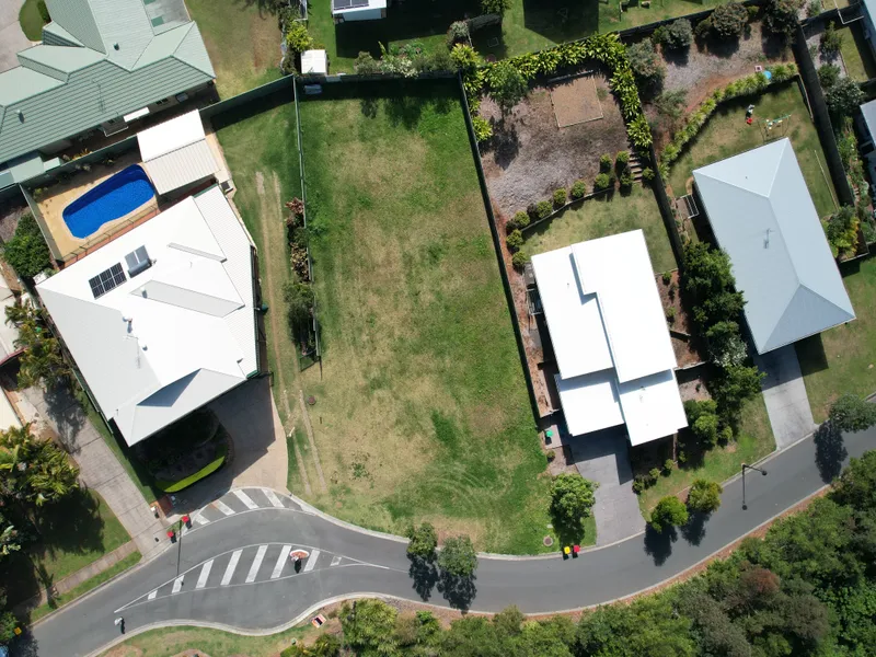 Super rare vacant block of land in leafy Palmwoods......It's time to build your dream home!!!