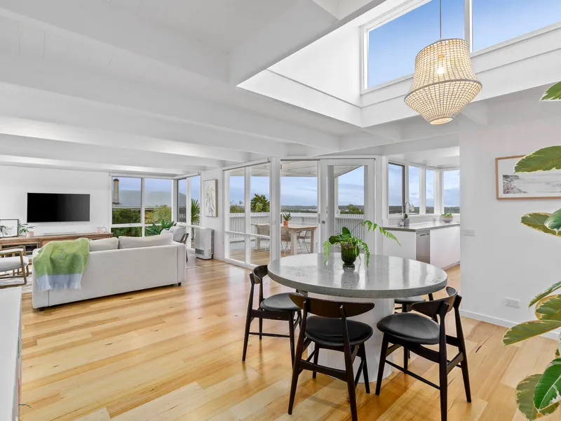 On-Trend Luxury With Sweeping Views