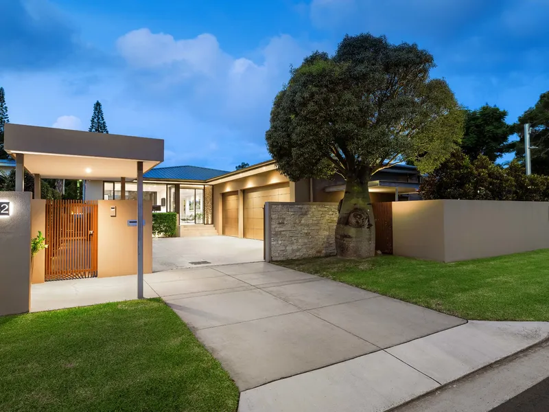 Sprawling Statement of Contemporary Luxury and Elegance