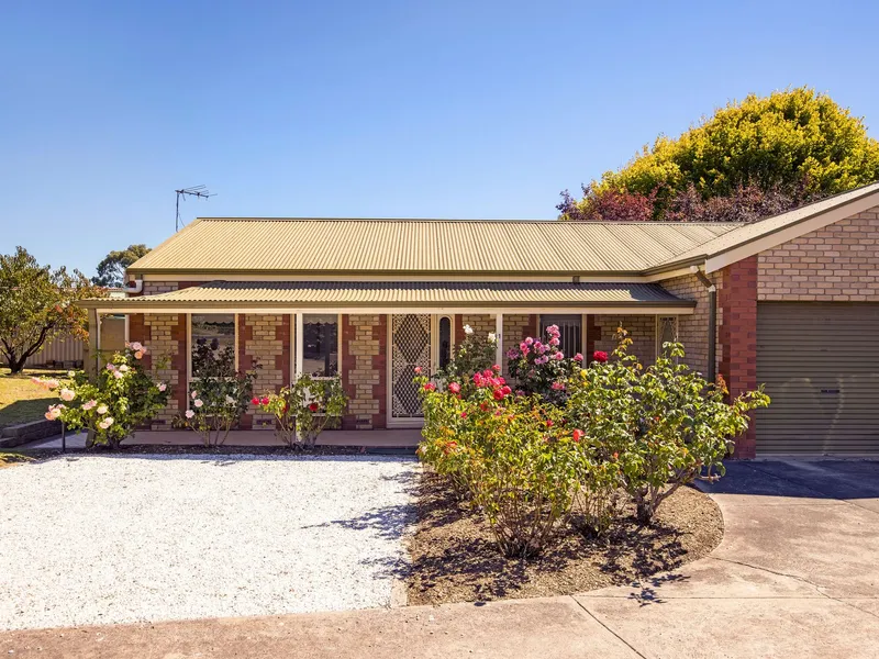 Reach out and grab Hahndorf’s delectable heart with a quaint and quiet home to savour... 