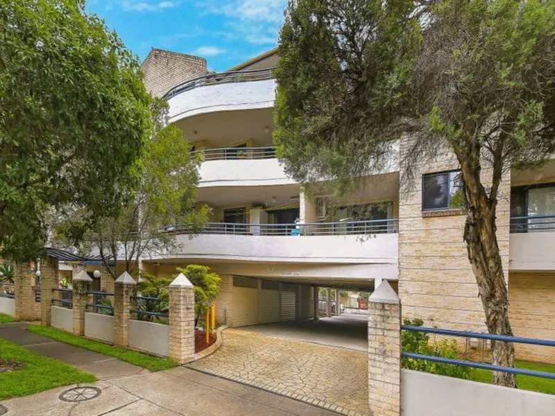 SPACIOUS WITH PRIME LOCATION