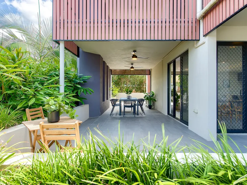 THE ONE YOU HAVE BEEN LOOKING FOR! UNIT LIVING WITHOUT COMPROMISE!