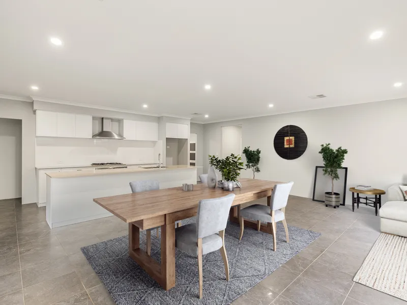 4 x 2 Family Home with Solar Panels & Heating/Cooling!