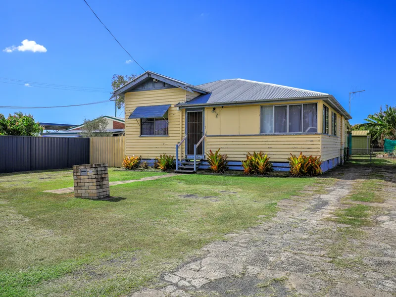 FLOOD FREE RENOVATOR WITH TRIPLE BAY SHED!