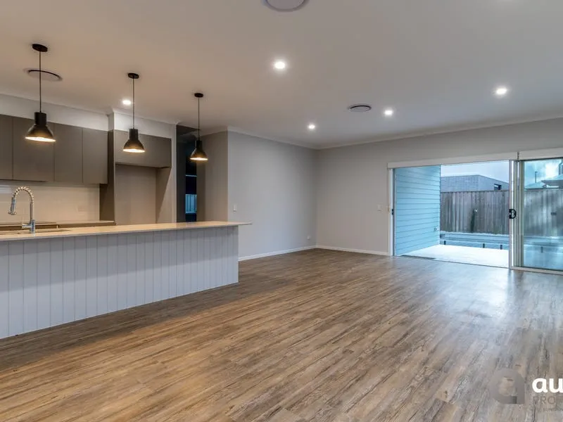 Family Home With Pool in Baringa