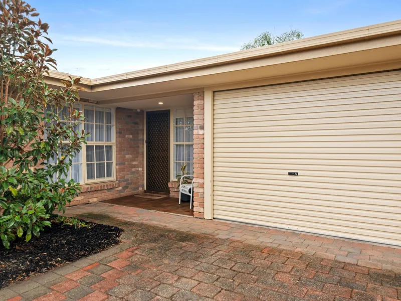 Complete convenience and a coastal lifestyle combined, just moments to the tram line…