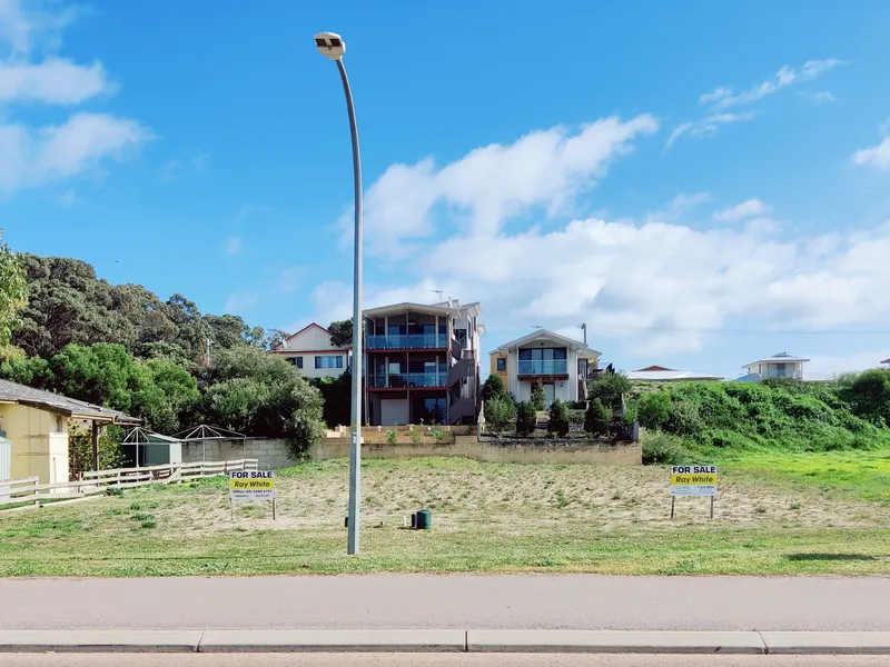 48 (lot 102 and 103) Dempster Road, Esperance - metres from waterfront