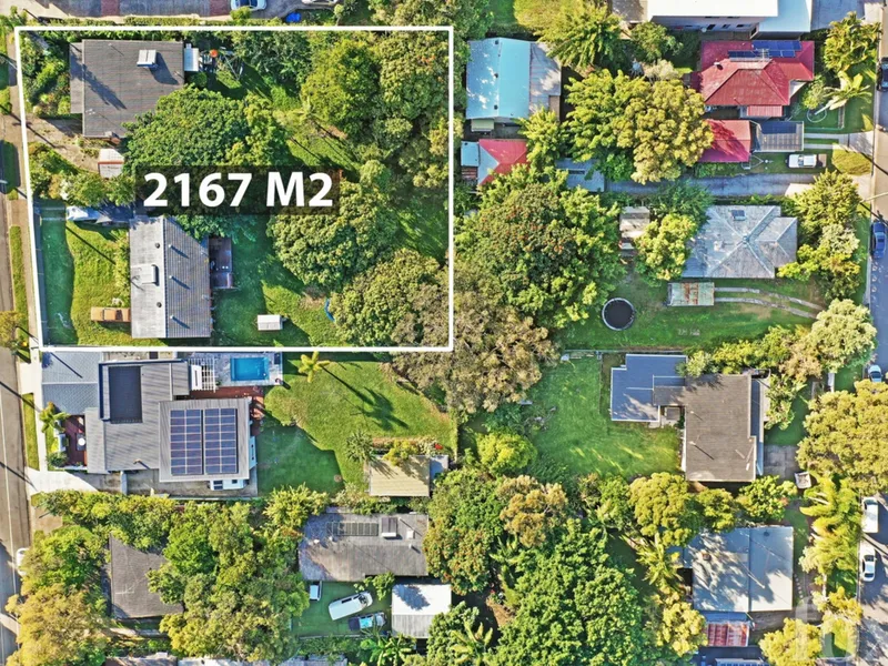 LABRADOR - DEVELOPMENT SITE 2,167m2