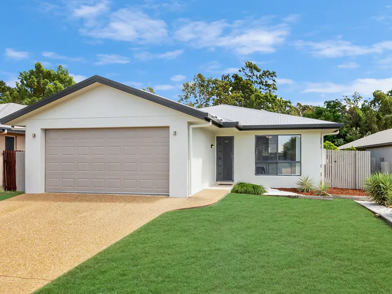 A large and screened outdoor patio. An entertainers delight.
