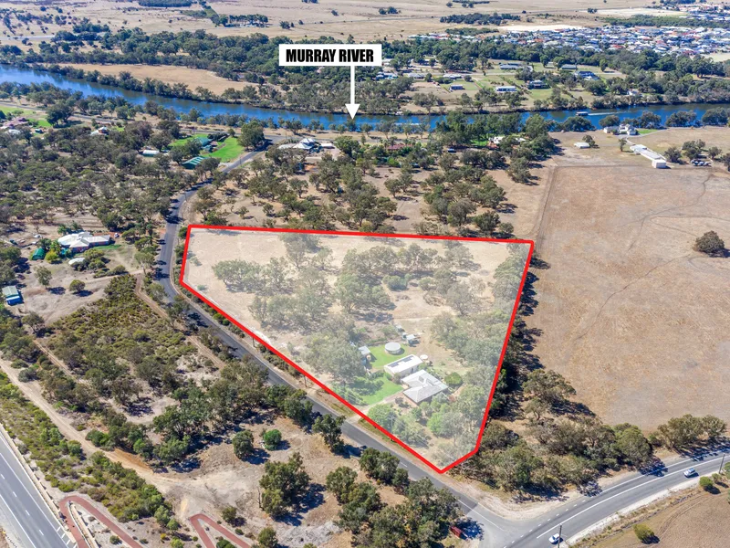 OVER 7.5 ACRES JUST 200 METRES FROM THE BEAUTIFUL MURRAY RIVER!