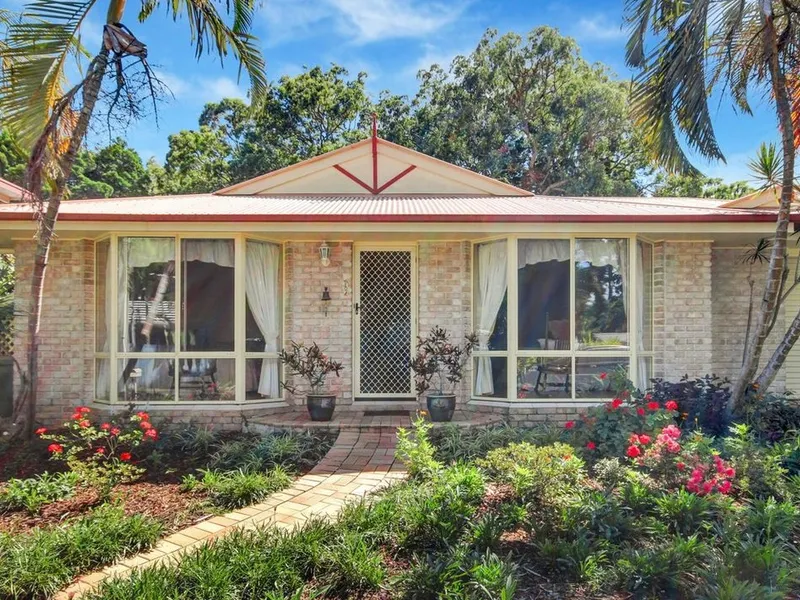 Lowset well maintained, attractive solid brick home