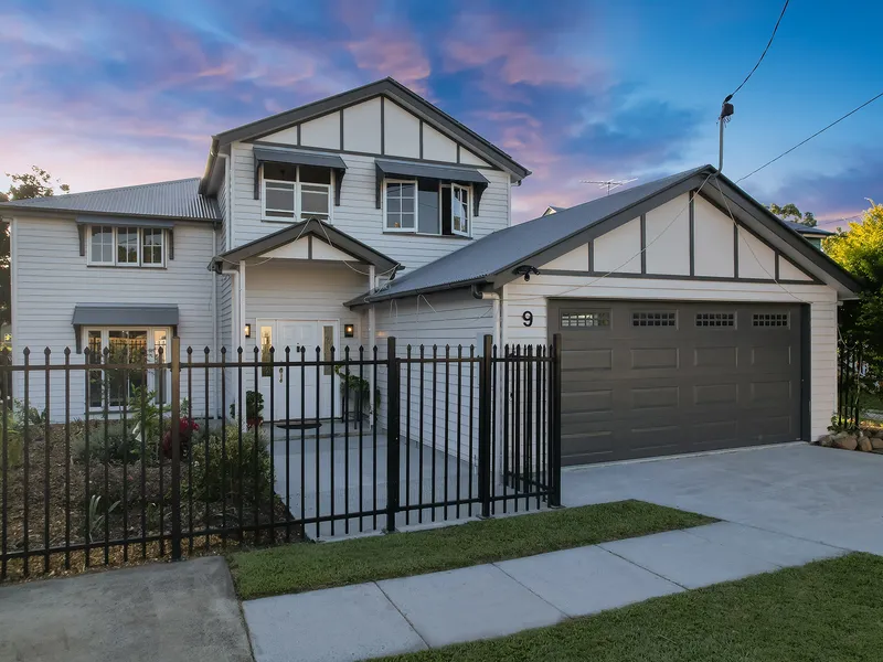 Sprawling Family Masterpiece