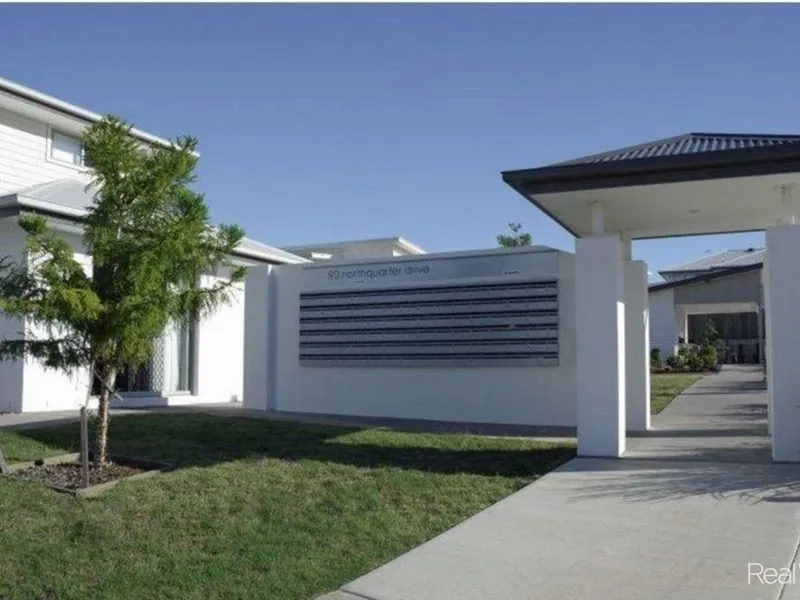 Modern Well-Presented Town Home in One of Murrumba downs most sought-after complexes!