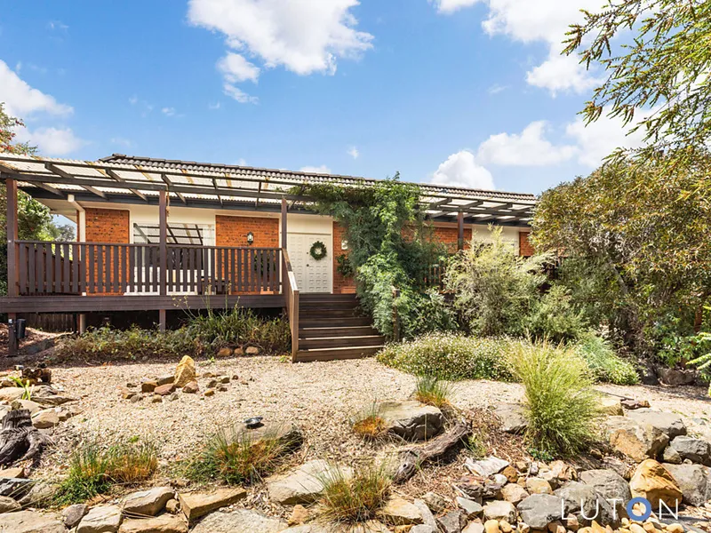 Spacious Three Bedroom plus Study Family Home in a Fantastic Location!