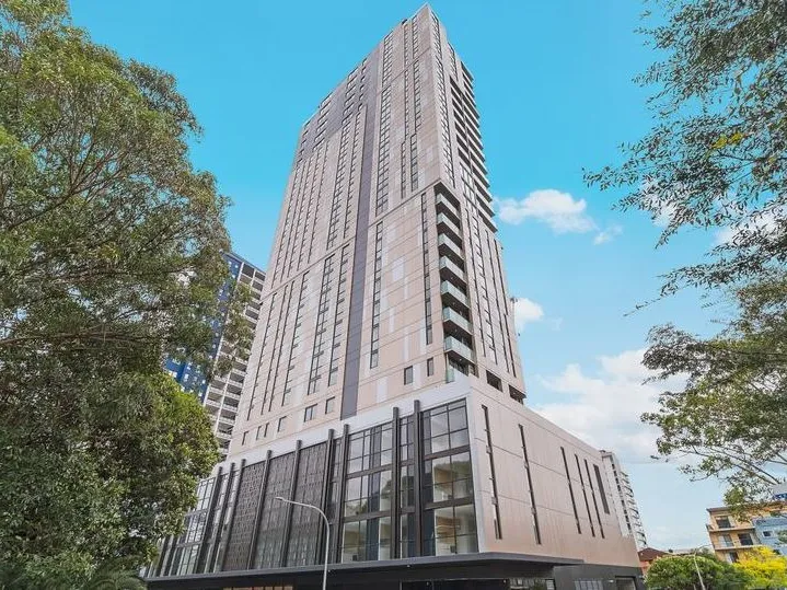 North Facing 1 Bedroom Apartment in the center of Burwood with City Views