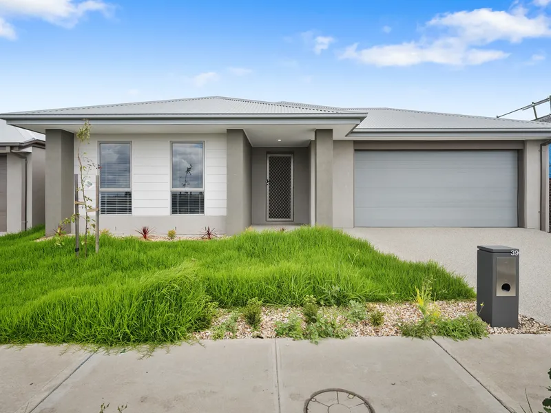 2 LIVING AREAS| 4 BEDROOMS | FAMILY LOCATION