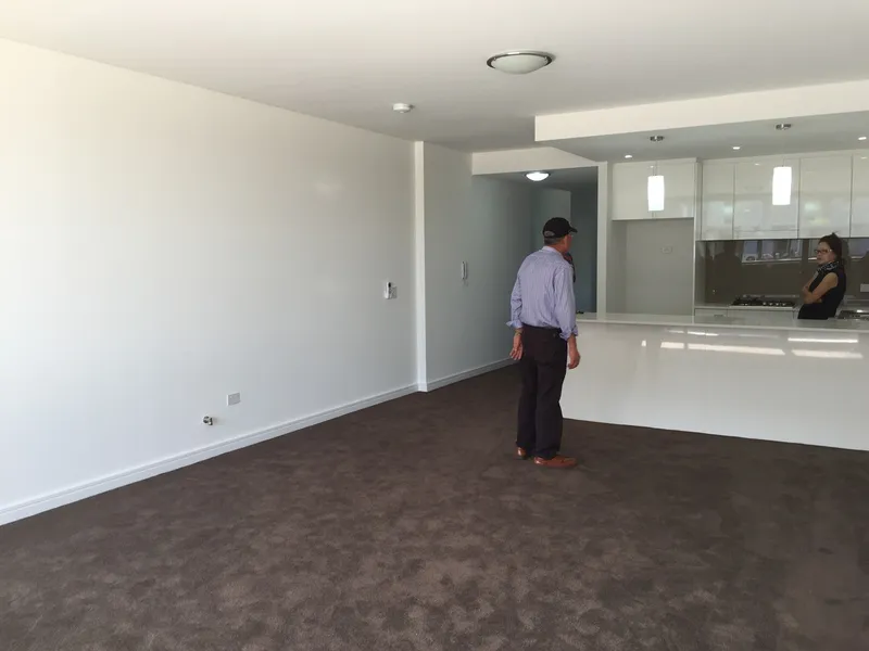 Modern & luxury 2 bedrooms apartment for lease