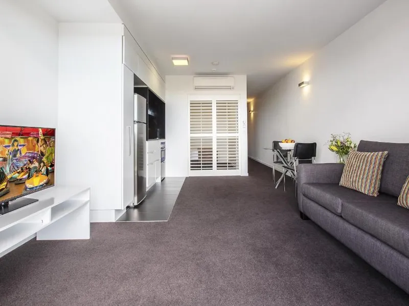 Inner City Pad with expansive views