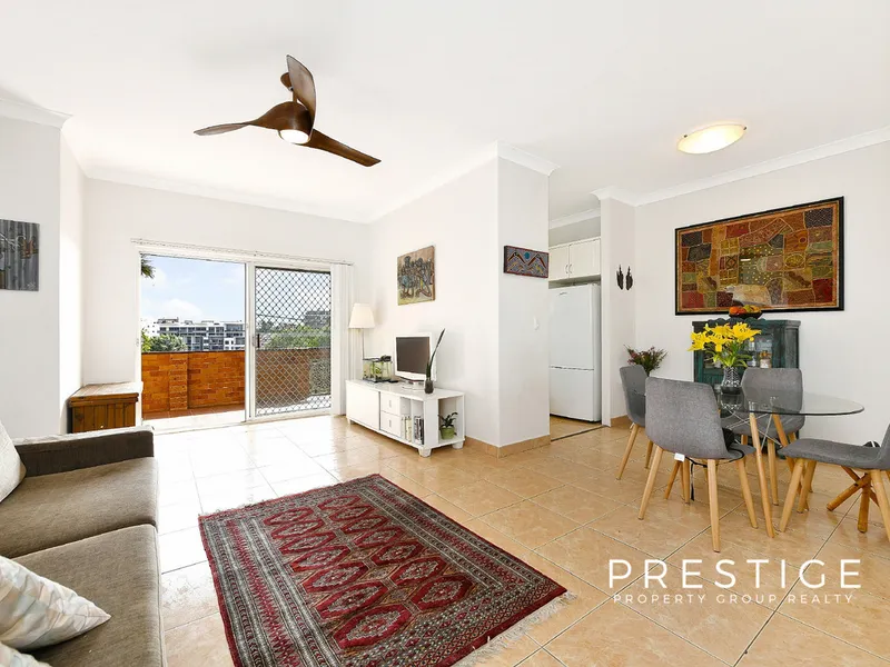 2Bedroom unit at convenient location! Walk to train station!